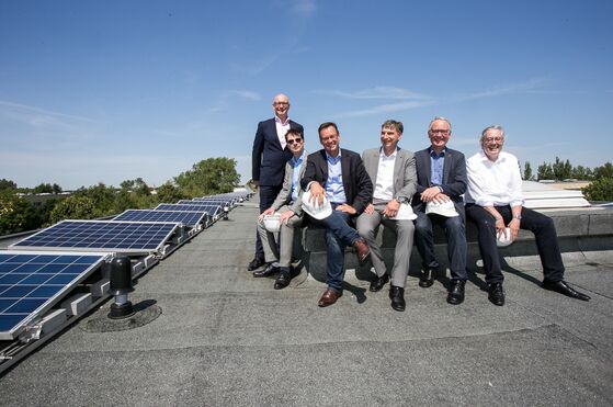 Machen sich für die soziale Energiewende in Berlin stark. Bildquelle: GESOBAU AG / Christoph Schieder