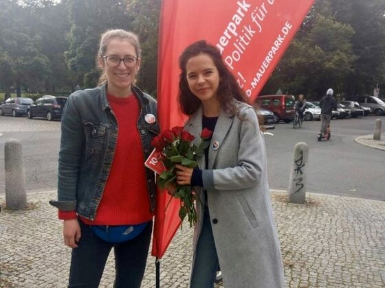 Julia Hammelehle (re.) mit der Abteilungsvorsitzenden, Daniela Döbler.