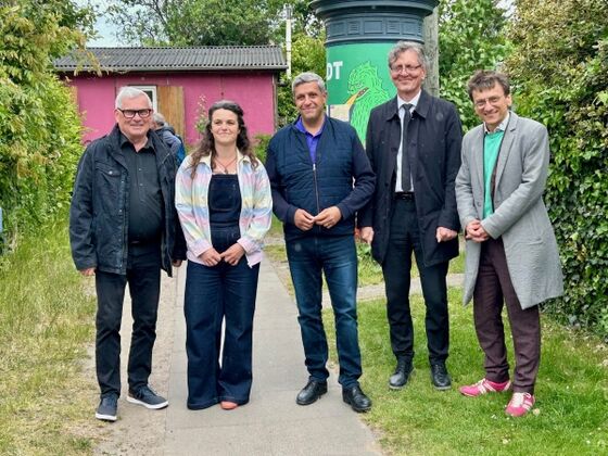 Von Links: Gert Schoppa (Landesverband der Gartenfreunde), Linda Vierecke, Raed Saleh, Christian Gaebler, Robert Ide