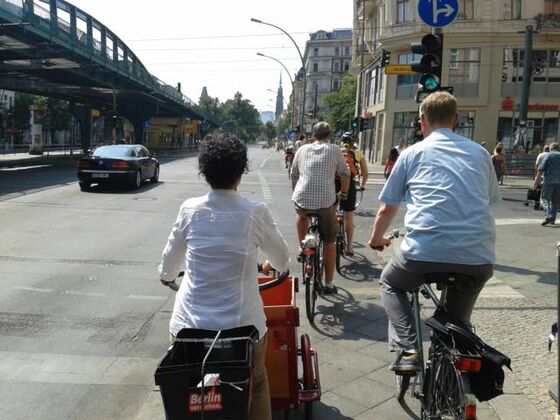 Cansel Kiziltepe und Klaus Mindrup bei der Fahrradtour