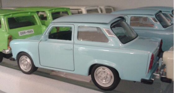 Einst fortschrittliches Produkt der DDR-Wirtschaft, heute oft Souvenir für Berlin-Touristen - der Trabant
